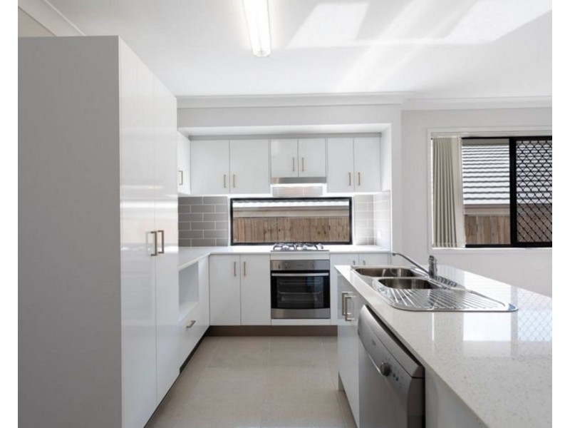 35 Capricorn Cres, Springfield Lakes QLD 4300