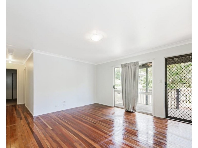 27 Iris St, Gailes QLD 4300