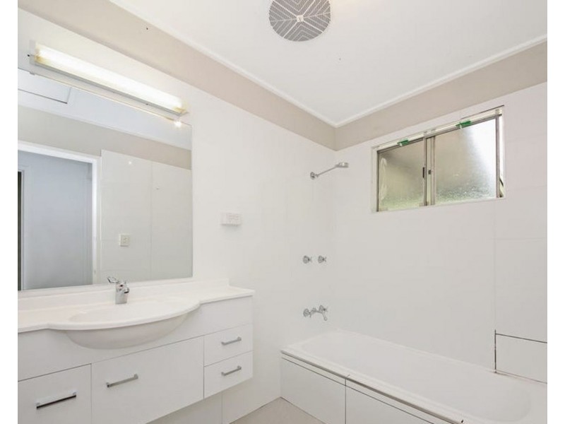 27 Iris St, Gailes QLD 4300