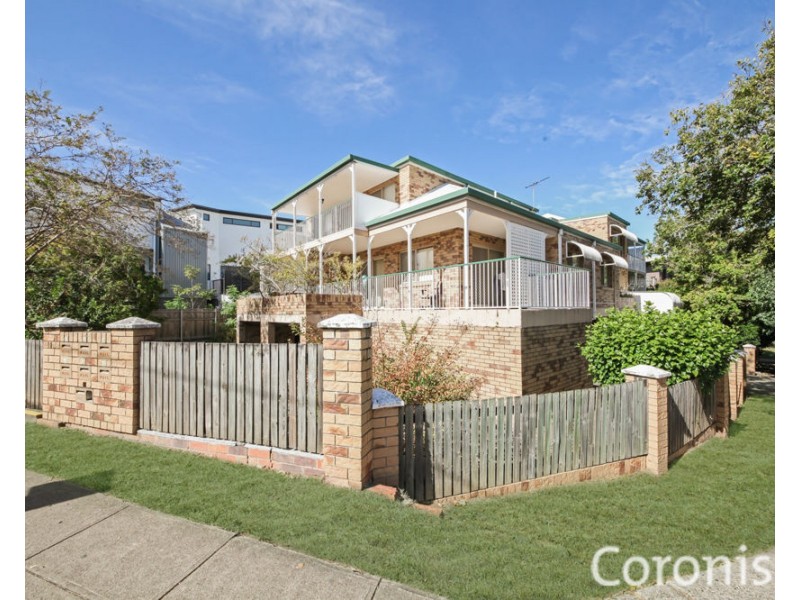 2/169 Sir Fred Schonnell Drive, St Lucia QLD 4067