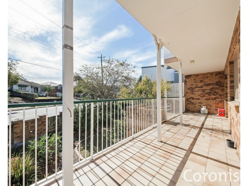 2/169 Sir Fred Schonnell Drive, St Lucia QLD 4067