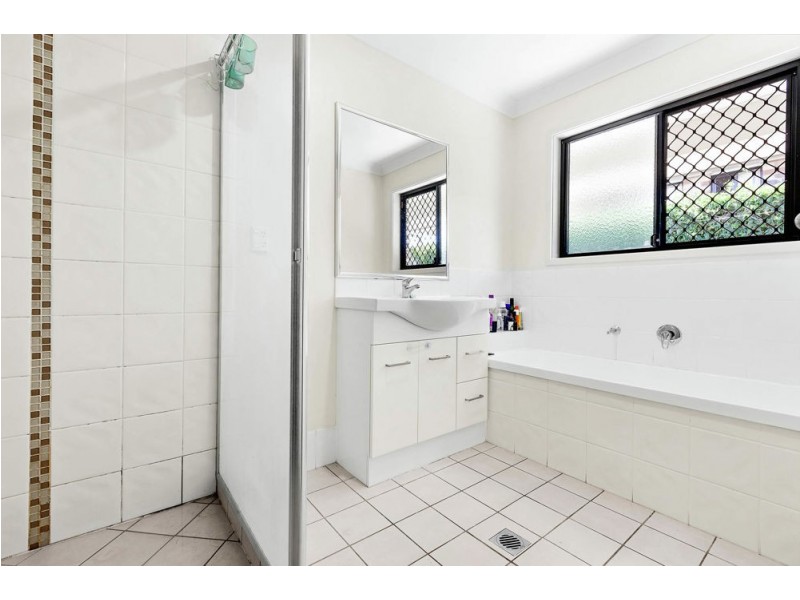 3 Krystelle Close, Oxley QLD 4075