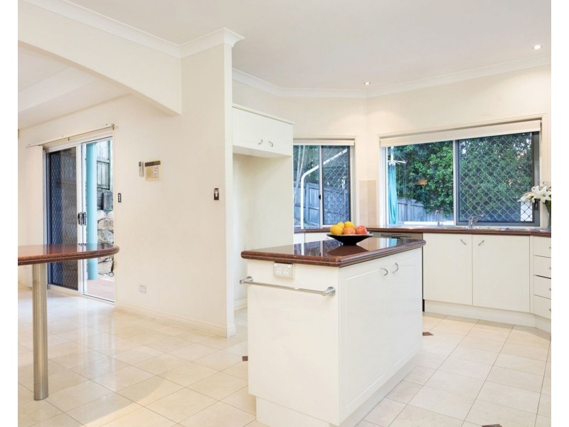 5 Kagoola Close, Chapel Hill QLD 4069