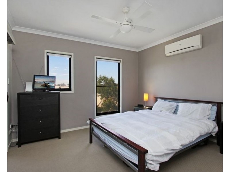 1 Kondalila Crescent, Springfield Lakes QLD 4300