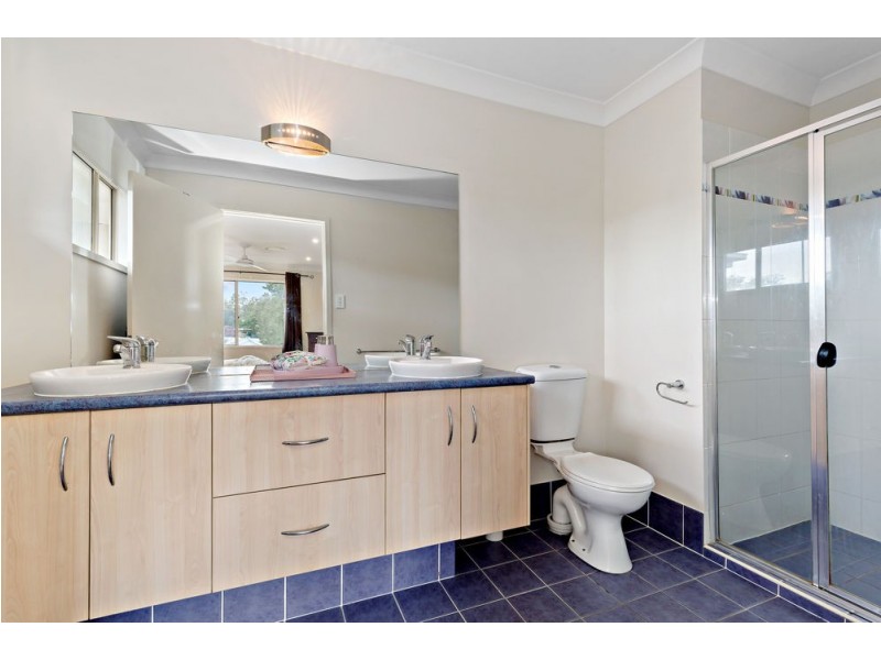 1 Pineview Place, Springfield QLD 4300