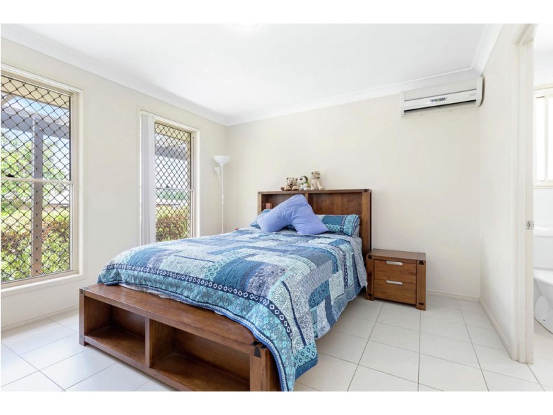 13 Lakes Entrance Drive, Springfield Lakes QLD 4300