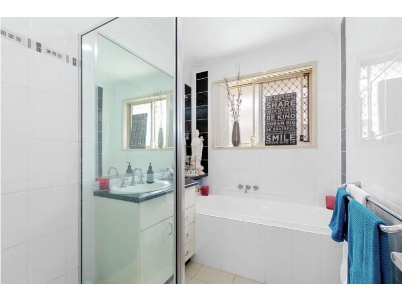 13 Lakes Entrance Drive, Springfield Lakes QLD 4300