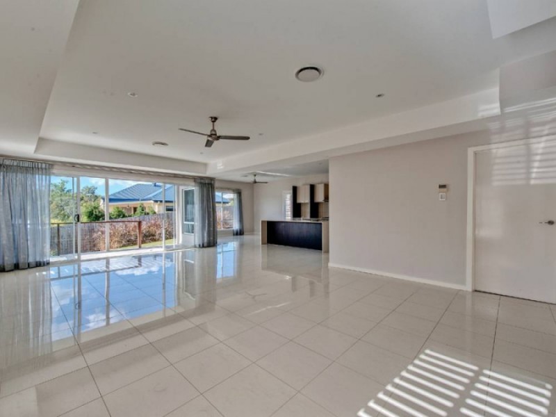 3 Boronia Court, Springfield Lakes QLD 4300