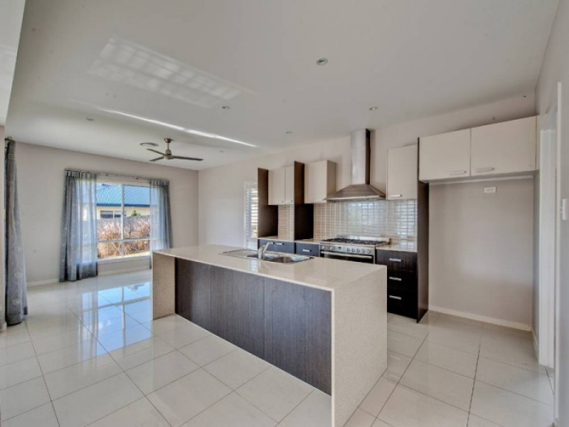 3 Boronia Court, Springfield Lakes QLD 4300