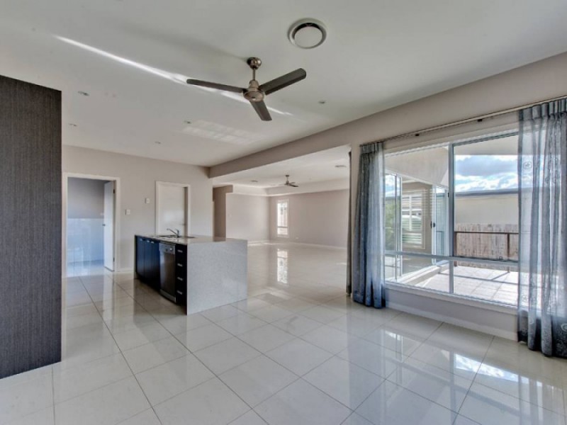 3 Boronia Court, Springfield Lakes QLD 4300