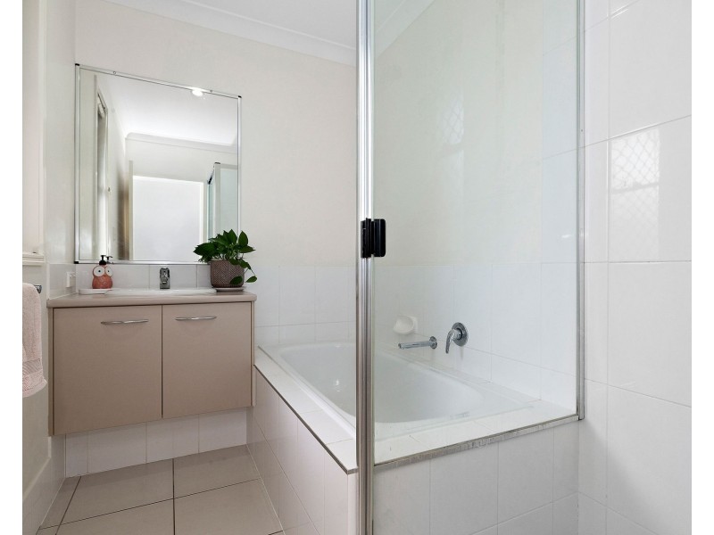 6 Arnaldo Avenue, Augustine Heights QLD 4300