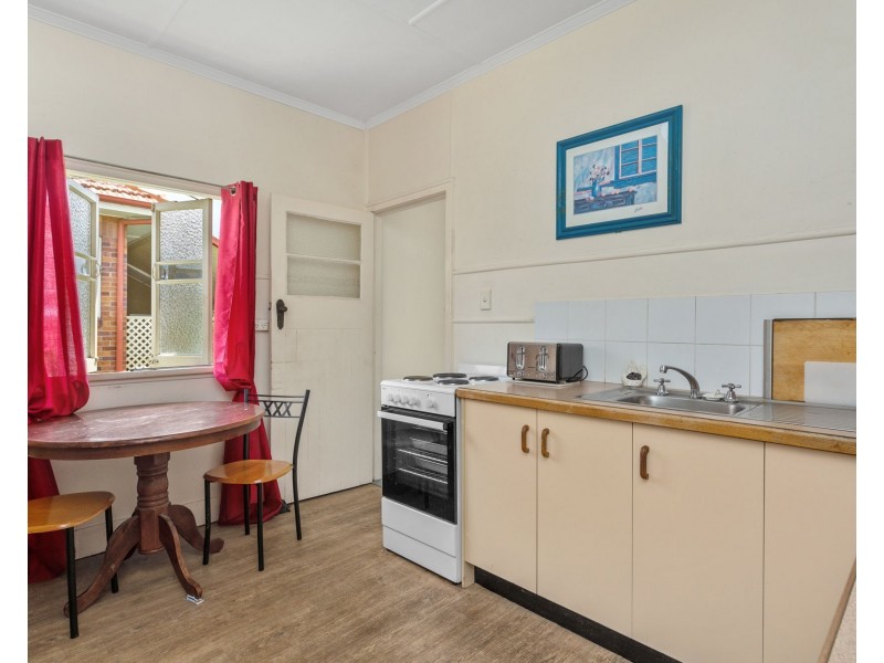 136 Glebe Road, Booval QLD 4304