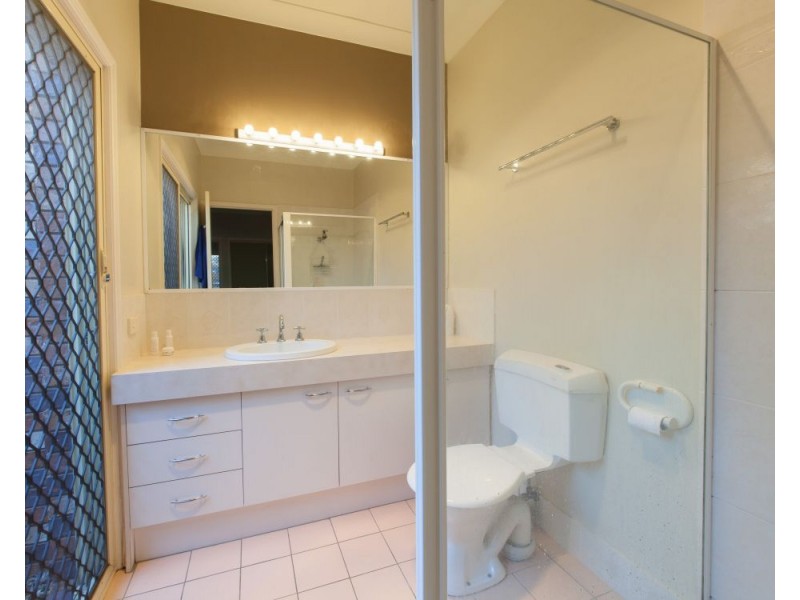 8 Wentworth Close, Forest Lake QLD 4078