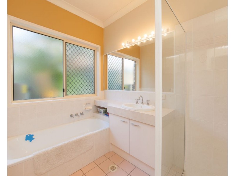 8 Wentworth Close, Forest Lake QLD 4078