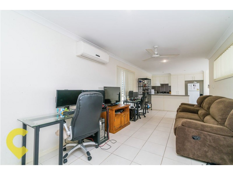 1/2 Messenger Crescent, Springfield Lakes QLD 4300