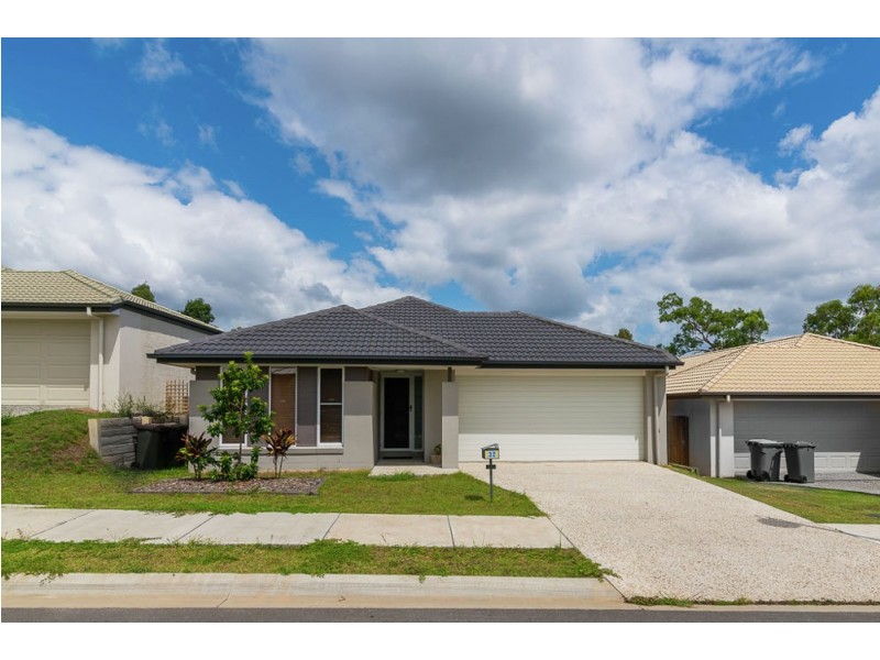 32 Hallvard Crescent, Augustine Heights QLD 4300