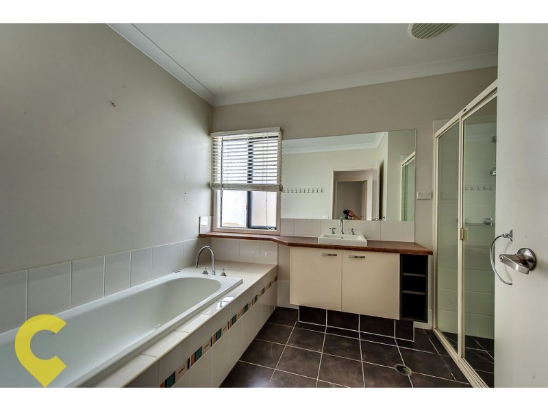 224 Lakeside Avenue, Springfield Lakes QLD 4300