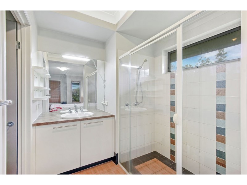 18 Summit Drive, Springfield Lakes QLD 4300