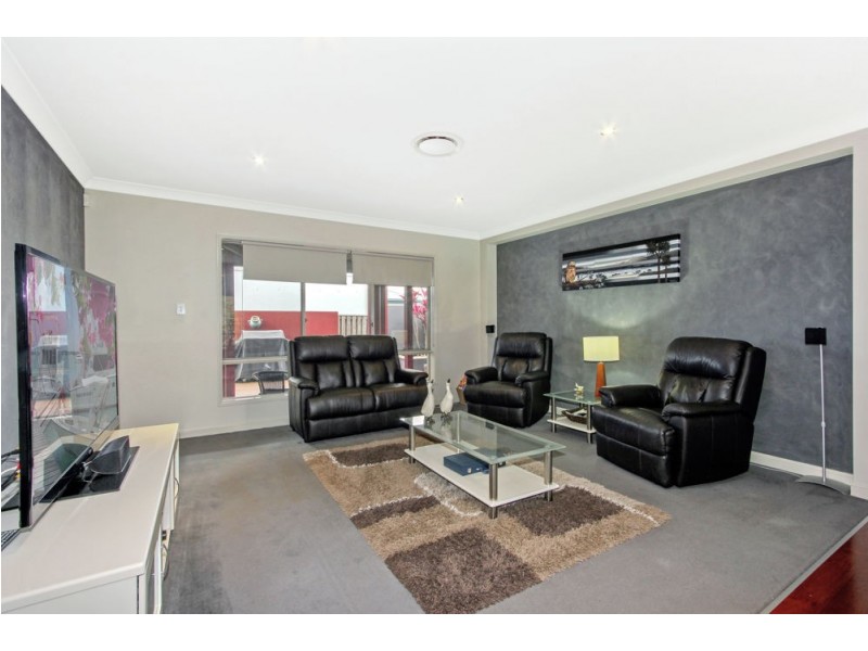 18 Summit Drive, Springfield Lakes QLD 4300