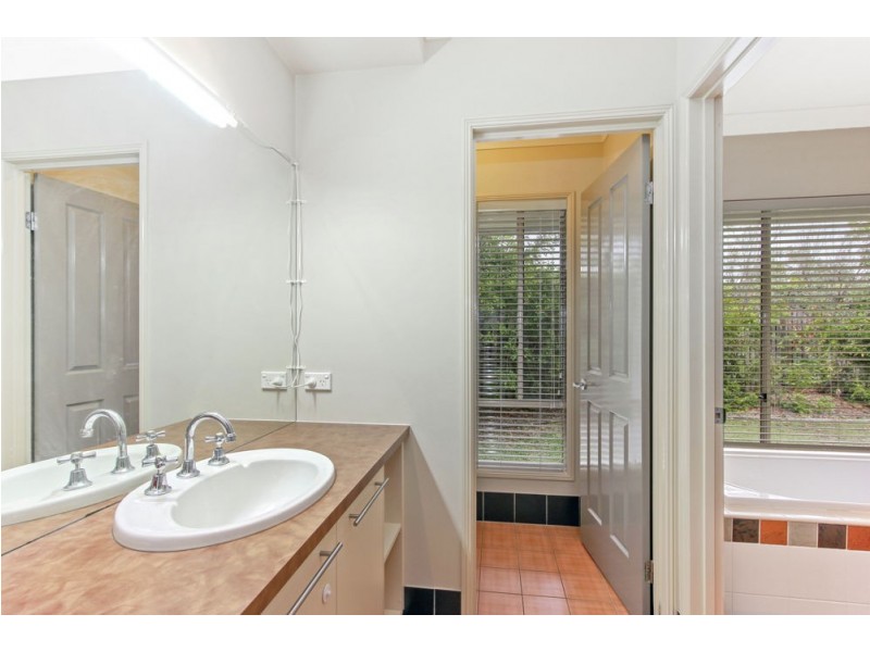 18 Summit Drive, Springfield Lakes QLD 4300