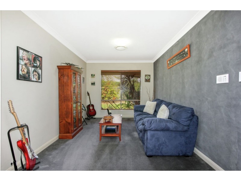 18 Summit Drive, Springfield Lakes QLD 4300