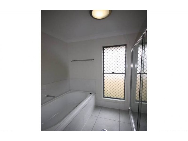 19 Greentrees Terrace, Springfield Lakes QLD 4300