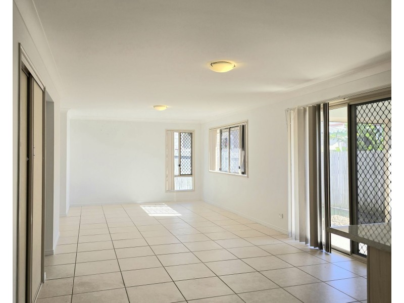 17 Park Edge Drive, Springfield Lakes QLD 4300