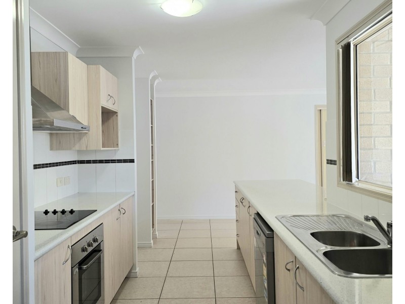 17 Park Edge Drive, Springfield Lakes QLD 4300