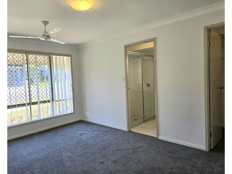 17 Park Edge Drive, Springfield Lakes QLD 4300