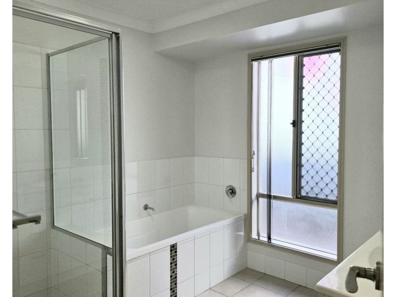 17 Park Edge Drive, Springfield Lakes QLD 4300