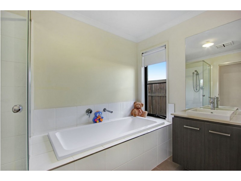 1 Kondalilla Crescent, Springfield Lakes QLD 4300