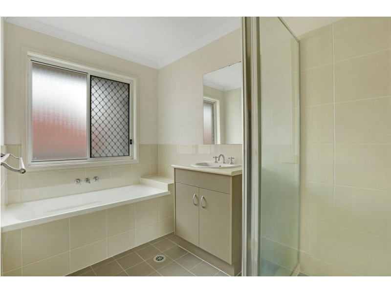4 Cove Place, Springfield Lakes QLD 4300