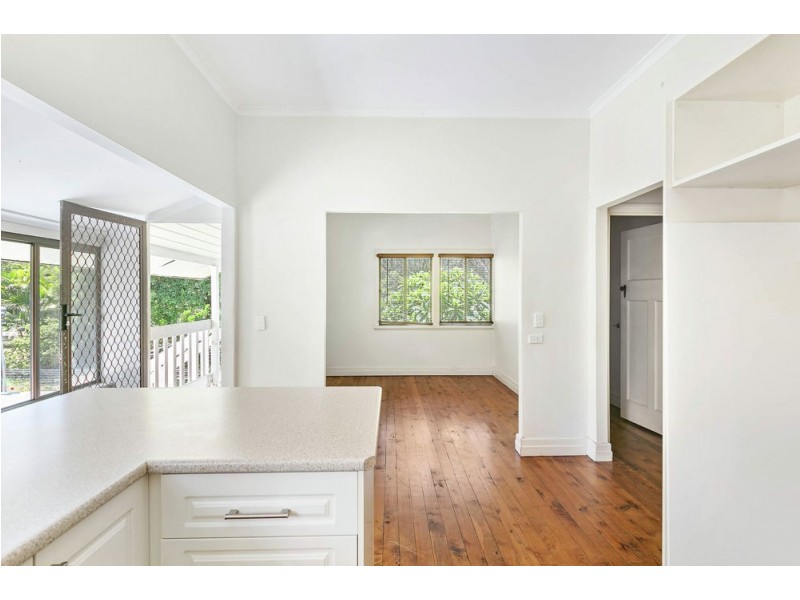 696 Beachmere Road, Beachmere QLD 4510