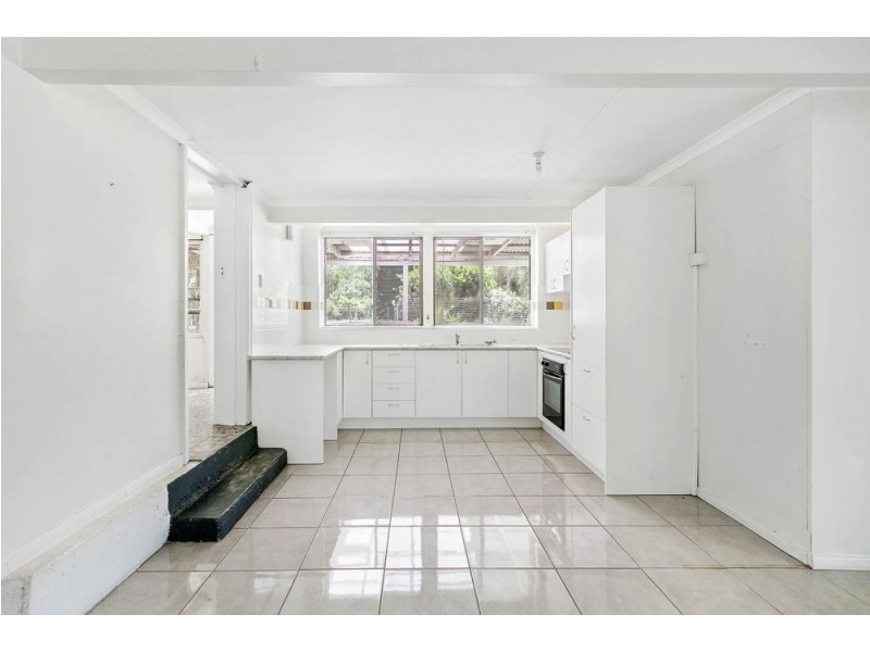 696 Beachmere Road, Beachmere QLD 4510
