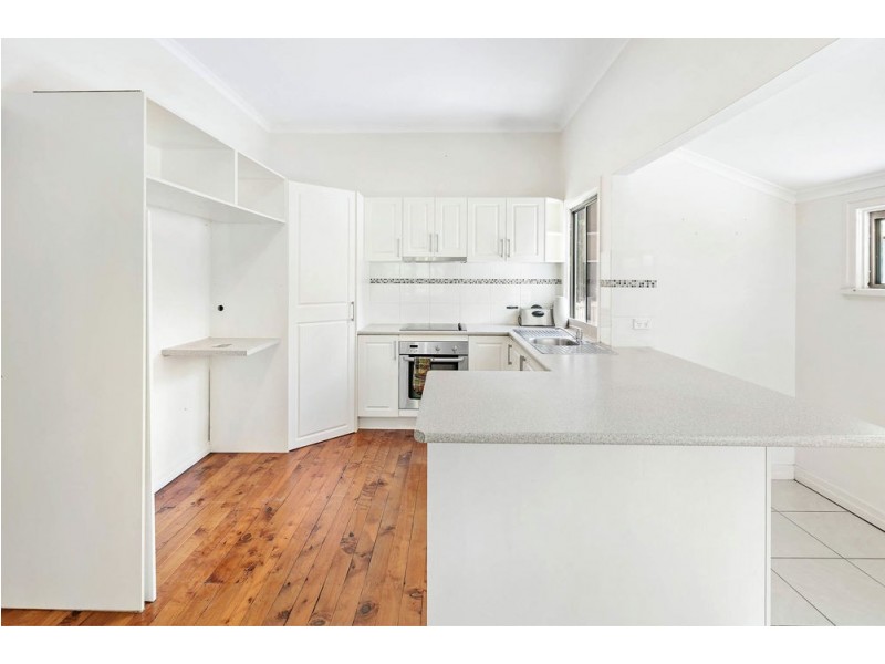 696 Beachmere Road, Beachmere QLD 4510