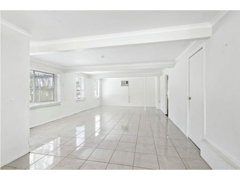 696 Beachmere Road, Beachmere QLD 4510
