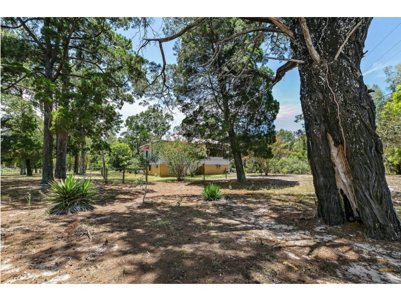696 Beachmere Road, Beachmere QLD 4510