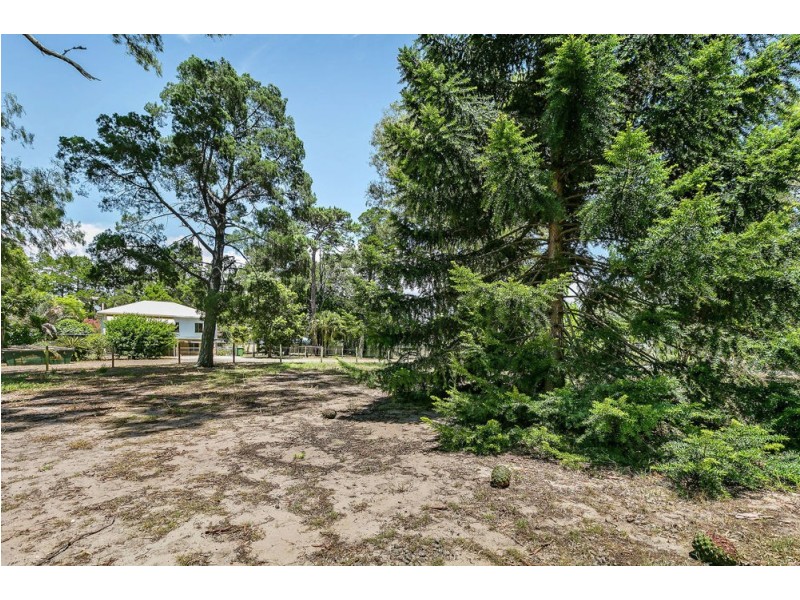 696 Beachmere Road, Beachmere QLD 4510