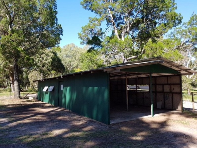696 Beachmere Road, Beachmere QLD 4510