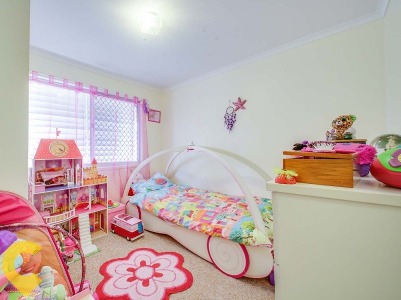 4 Jason Crescent, Beachmere QLD 4510