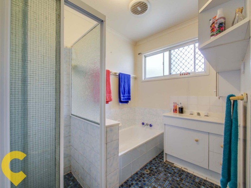 4 Jason Crescent, Beachmere QLD 4510
