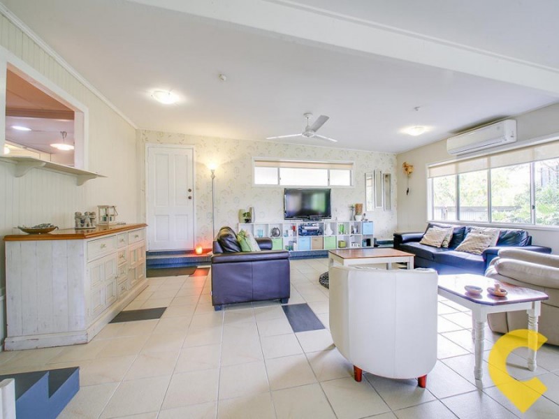 6 Hall Rd, Elimbah QLD 4516