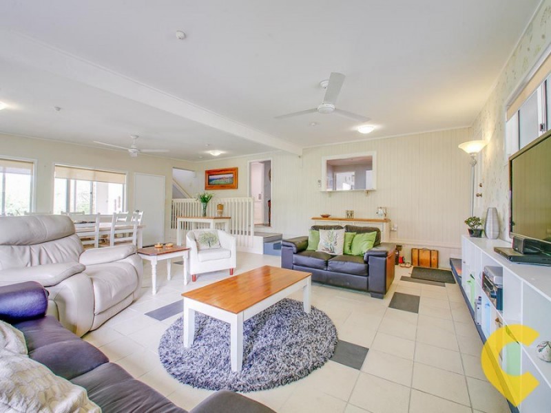 6 Hall Rd, Elimbah QLD 4516