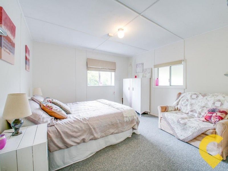 6 Hall Rd, Elimbah QLD 4516