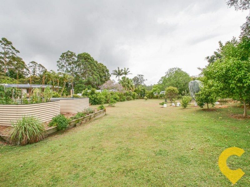 6 Hall Rd, Elimbah QLD 4516