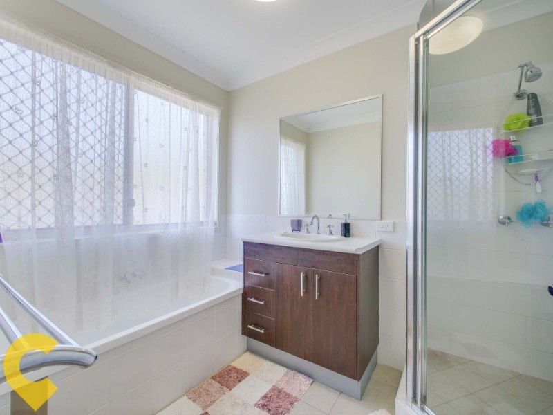 50 Corrimal Place, Sandstone Point QLD 4511