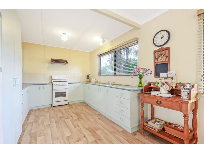 16 Coronation Avenue, Beachmere QLD 4510