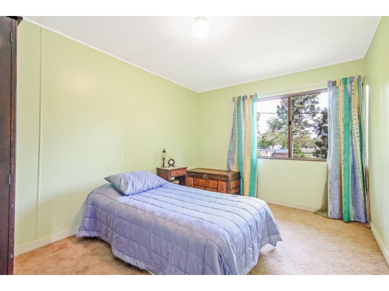 16 Coronation Avenue, Beachmere QLD 4510