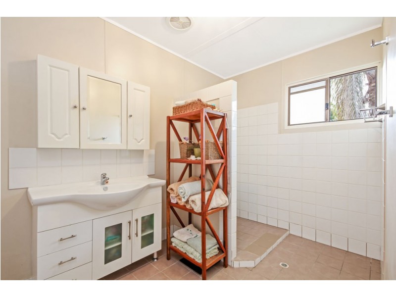 16 Coronation Avenue, Beachmere QLD 4510