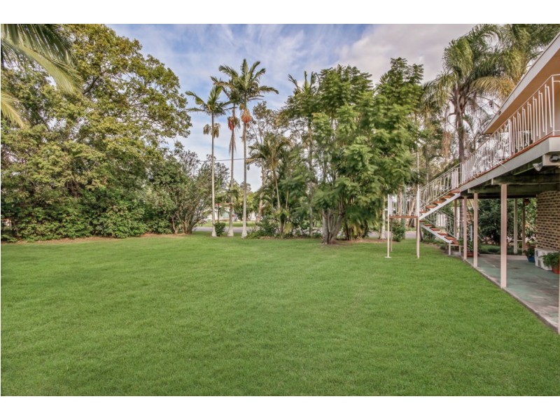 16 Coronation Avenue, Beachmere QLD 4510